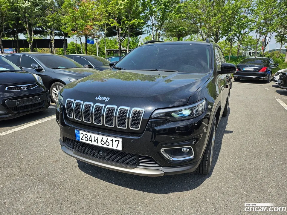 Jeep Cherokee (KL) 2.4 AWD 2022 — фото 1, купить с доставкой в Москву