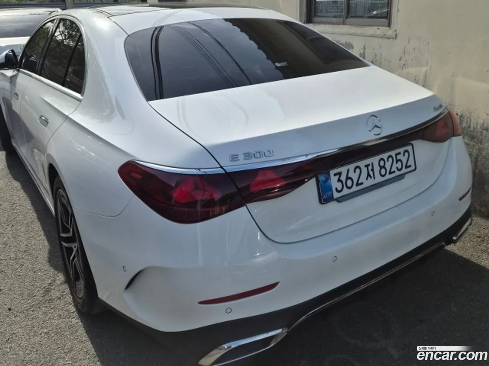 Mercedes-Benz E-Class E300 4MATIC AMG Line 2025 — миниатюра 4