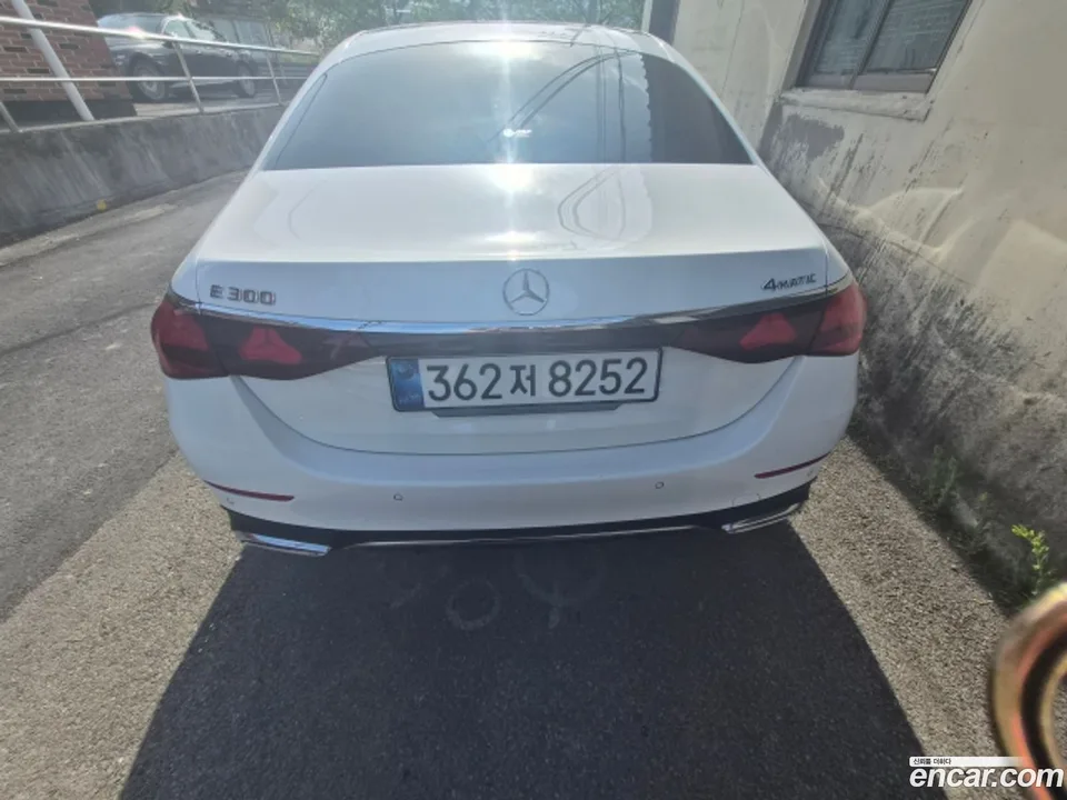 Mercedes-Benz E-Class E300 4MATIC AMG Line 2025 — миниатюра 5