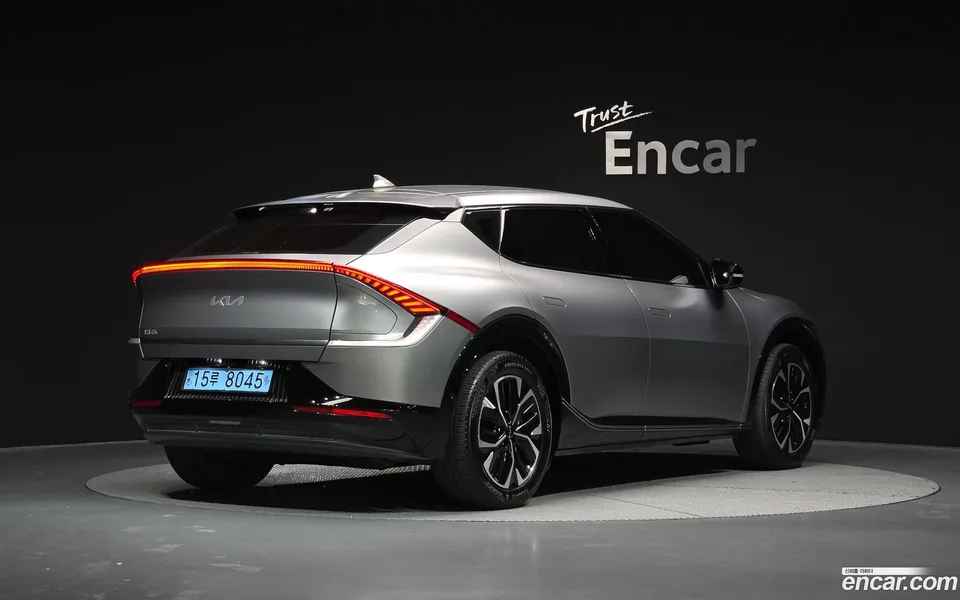 Kia EV6 4WD 2023 — миниатюра 2
