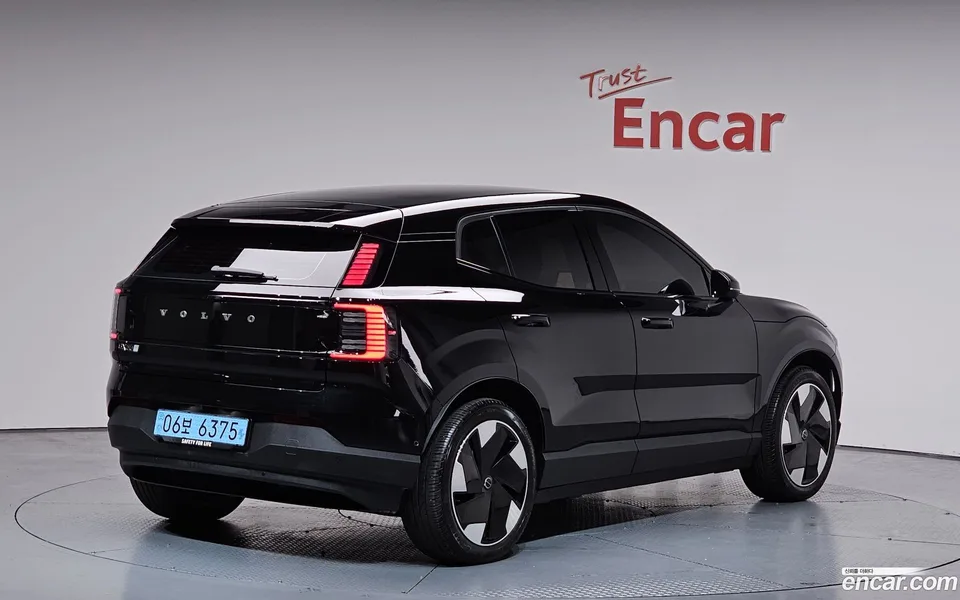 Volvo EX30 2025 — миниатюра 2