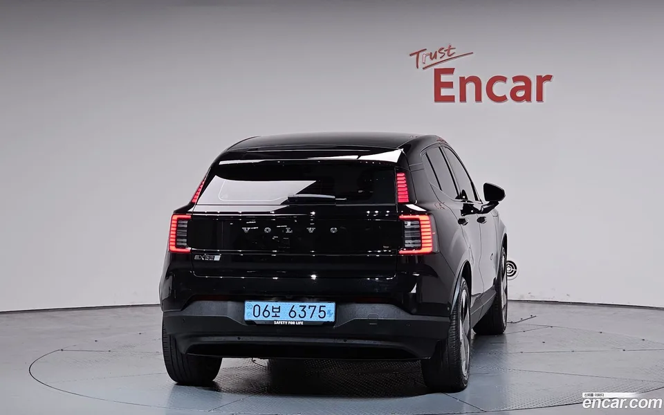 Volvo EX30 2025 — миниатюра 4