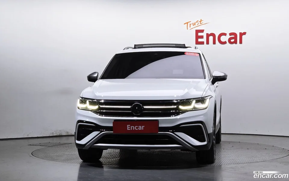 Volkswagen Tiguan Allspace 2.0 TSI 2023 — миниатюра 3