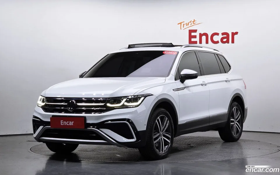 Volkswagen Tiguan Allspace 2.0 TSI 2023 — фото 1, купить с доставкой в Москву