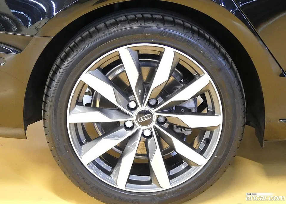 Audi A4 40 TFSI 2023 — миниатюра 5