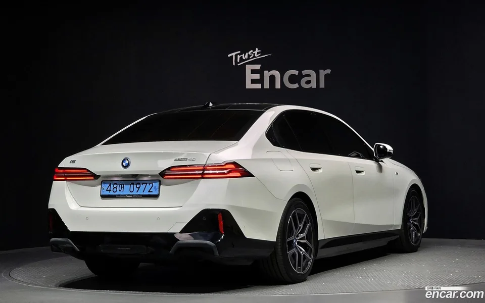 BMW i5 eDrive 40 M 2023 — миниатюра 2