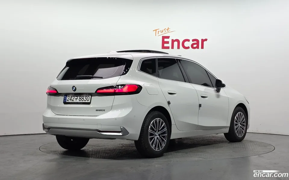BMW 2 Series Active Tourer 220i 2023 — миниатюра 2