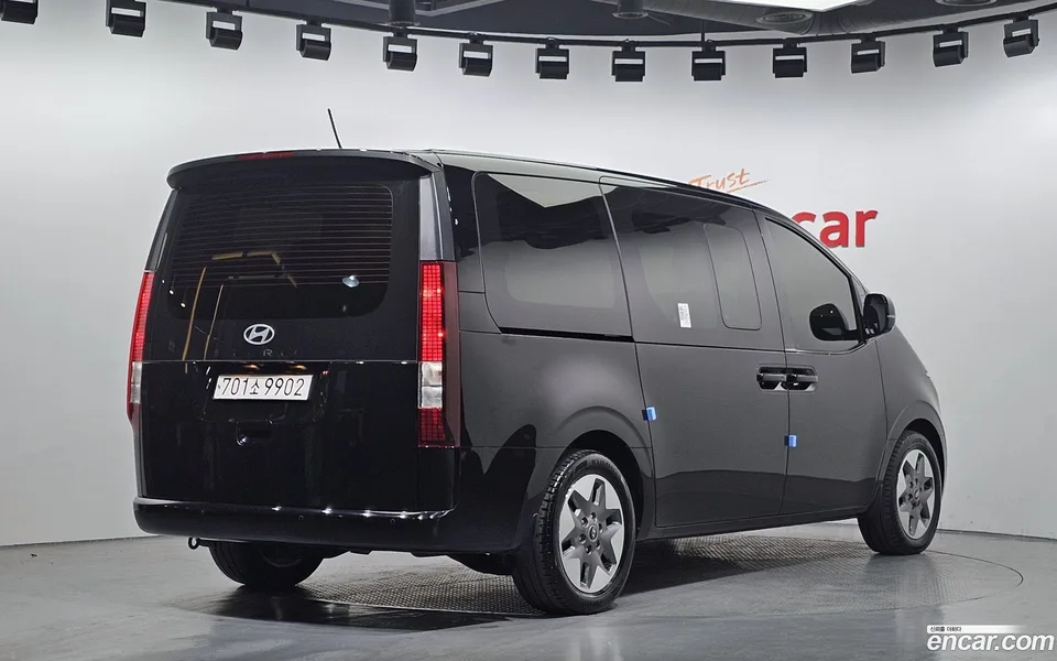 Hyundai Staria 11 2025 — миниатюра 2