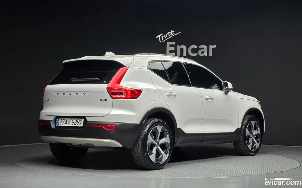 Volvo XC40 B4 2025 — миниатюра 2