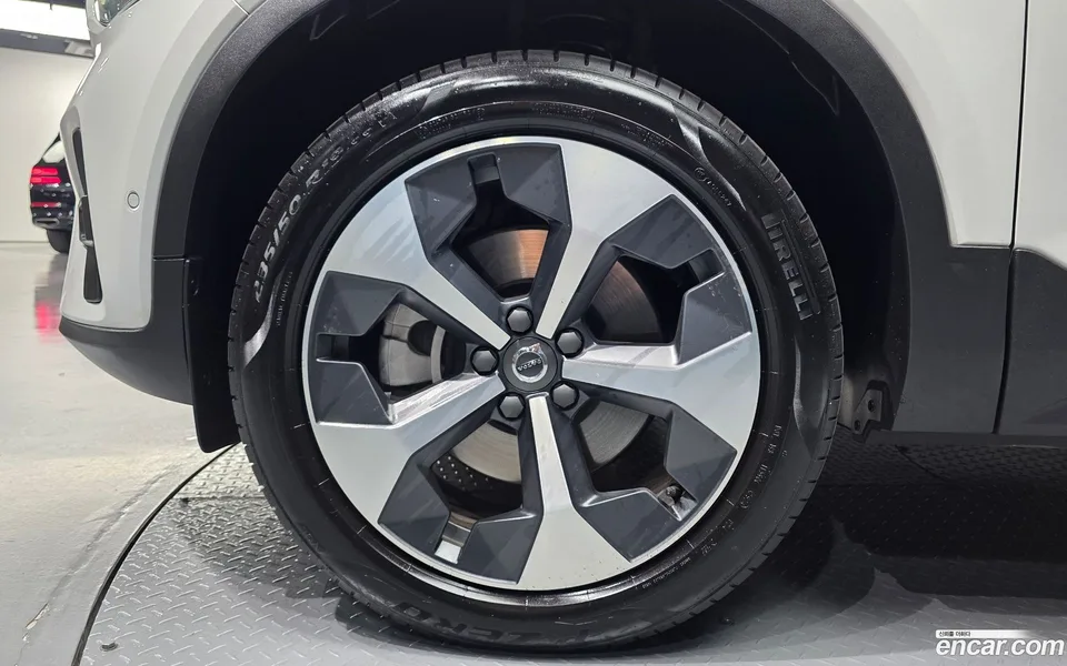 Volvo XC40 B4 2025 — миниатюра 5