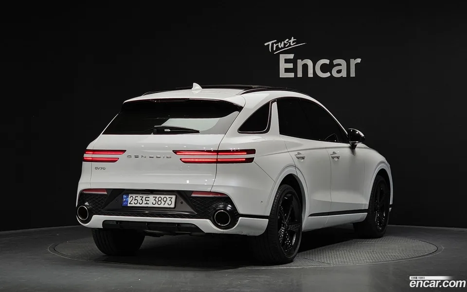 Genesis GV70 2.5T 2WD 2023 — миниатюра 2