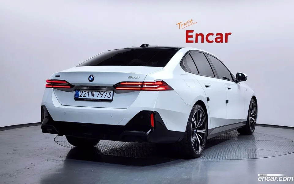 BMW 5 Series 530i xDrive M 2025 — миниатюра 2