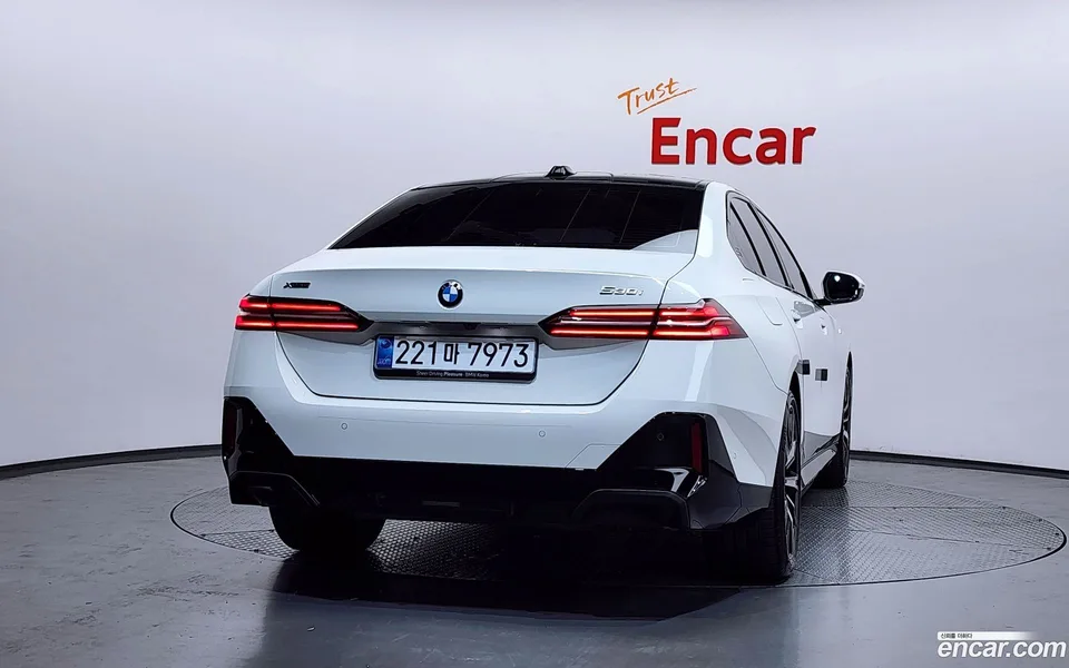 BMW 5 Series 530i xDrive M 2025 — миниатюра 4