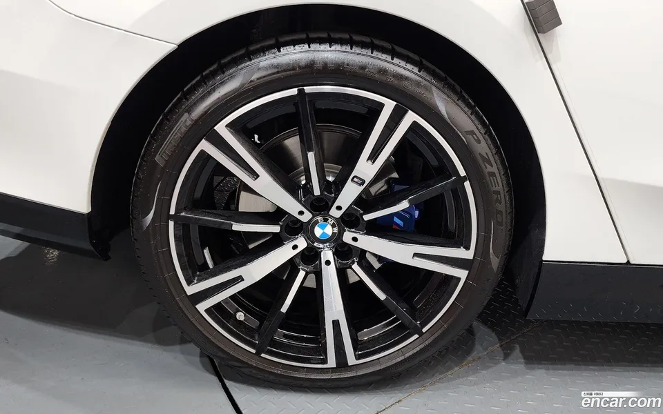 BMW 5 Series 530i xDrive M 2025 — миниатюра 5