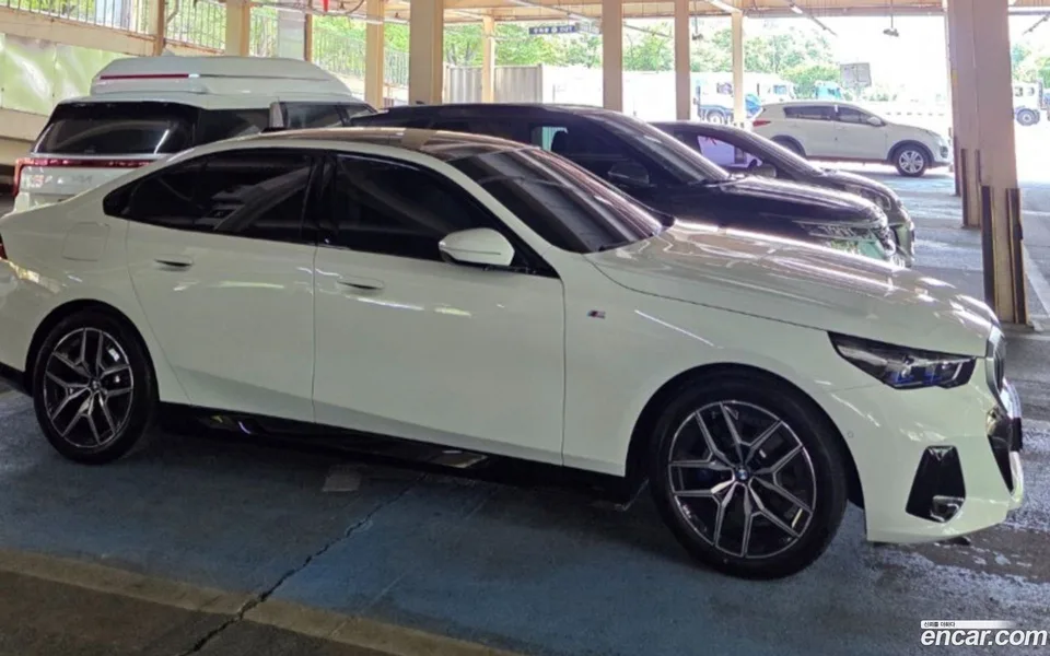 BMW 5 Series 520i M 2025 — миниатюра 2