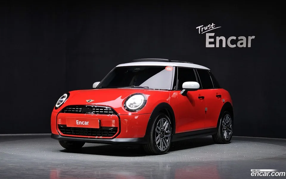 MINI Cooper C 5 2025 — фото 1, купить с доставкой в Москву