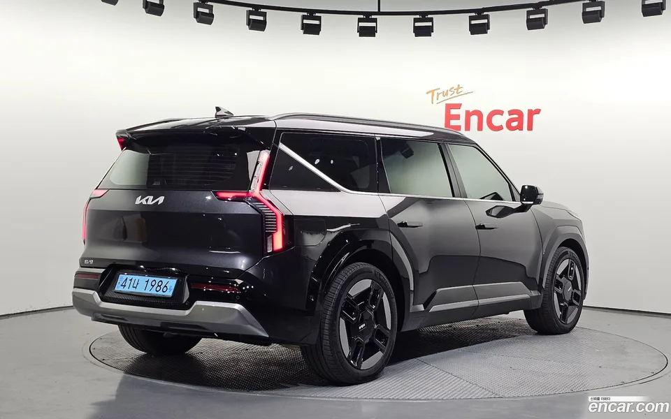 Kia EV9 4WD 2023 — миниатюра 2