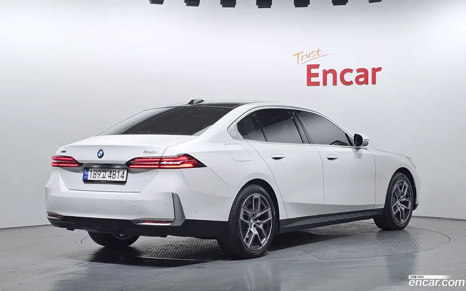 BMW 5 Series 530i xDrive 2023 — миниатюра 2