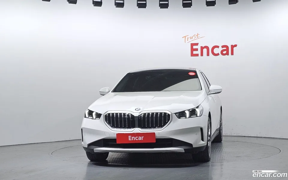 BMW 5 Series 530i xDrive 2023 — миниатюра 3