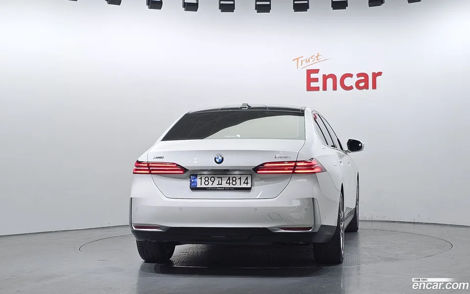 BMW 5 Series 530i xDrive 2023 — миниатюра 4