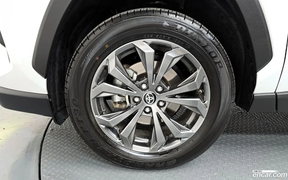 Toyota RAV4 2.5 4WD LTD 2024 — миниатюра 5
