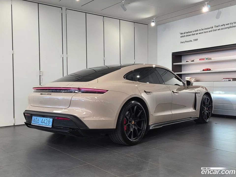 Porsche Taycan GTS 2023 — миниатюра 2