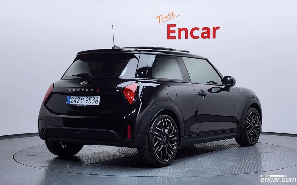 MINI Cooper S 2024 — миниатюра 2