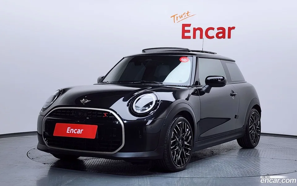 MINI Cooper S 2024 — фото 1, купить с доставкой в Москву