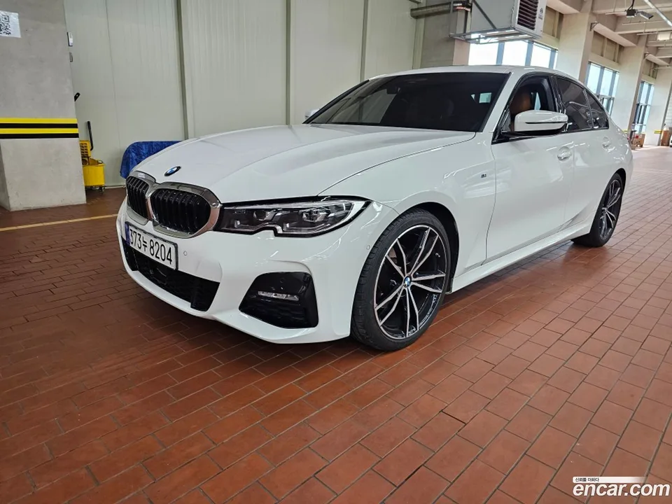 BMW 3 Series 320i M 2022 — фото 1, купить с доставкой в Москву
