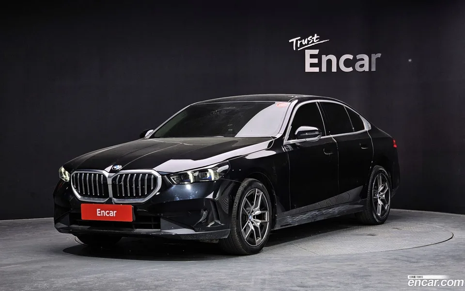 BMW 5 Series 523d 2024 — фото 1, купить с доставкой в Москву