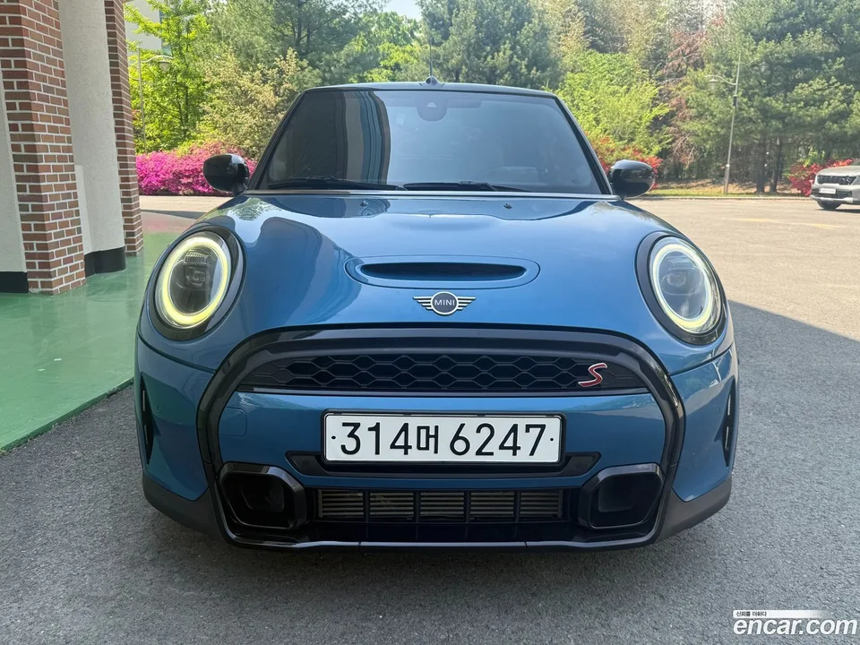 MINI Cooper S Convertible 2023 — фото 1, купить с доставкой в Москву