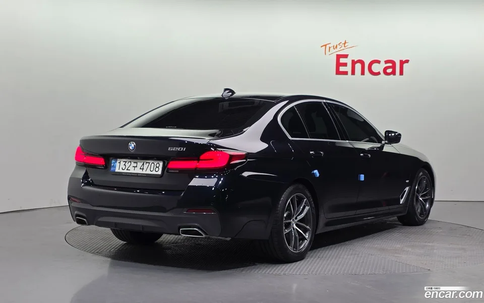 BMW 5 Series 520i M 2022 — миниатюра 2