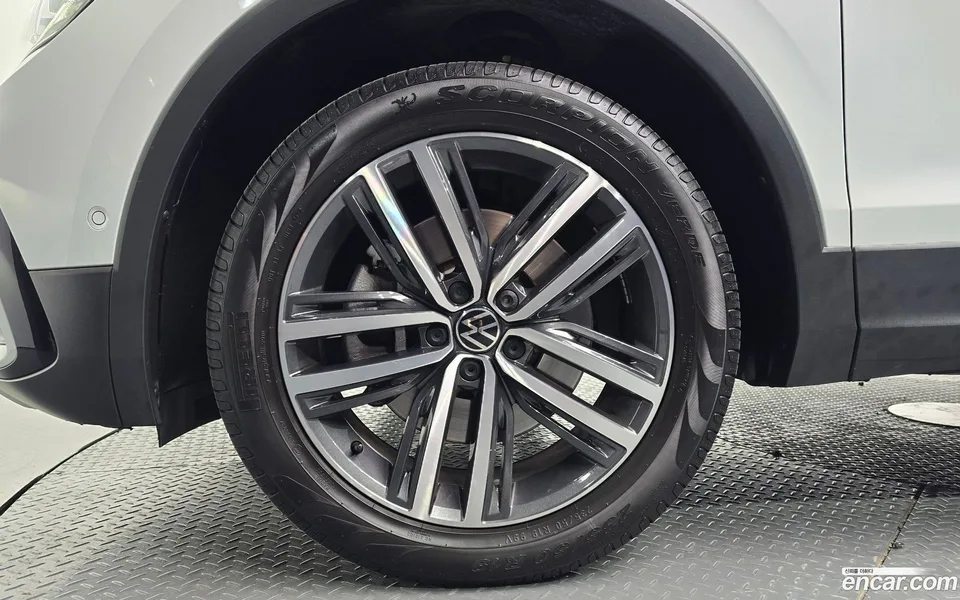 Volkswagen Tiguan Allspace 2.0 TSI 2023 — миниатюра 5