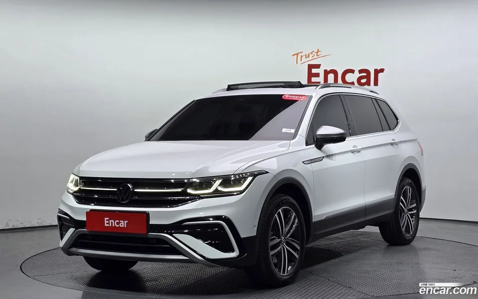 Volkswagen Tiguan Allspace 2.0 TSI 2023 — фото 1, купить с доставкой в Москву