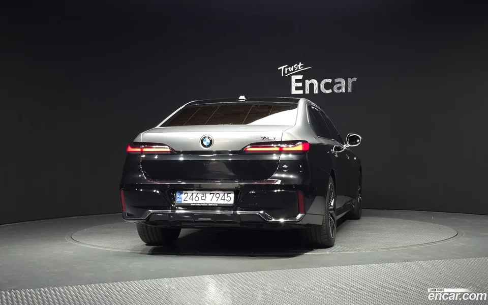 BMW 7 Series 740i sDrive M 2023 — миниатюра 4