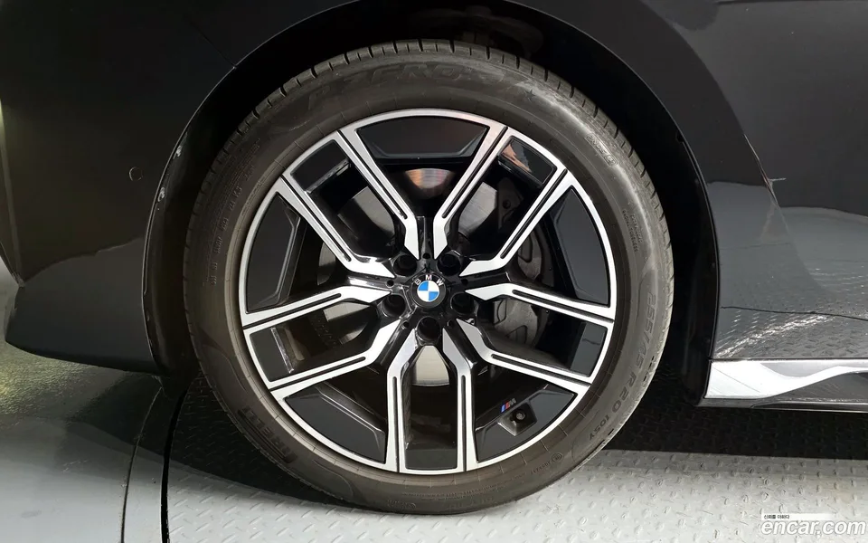 BMW 7 Series 740i sDrive M 2023 — миниатюра 5