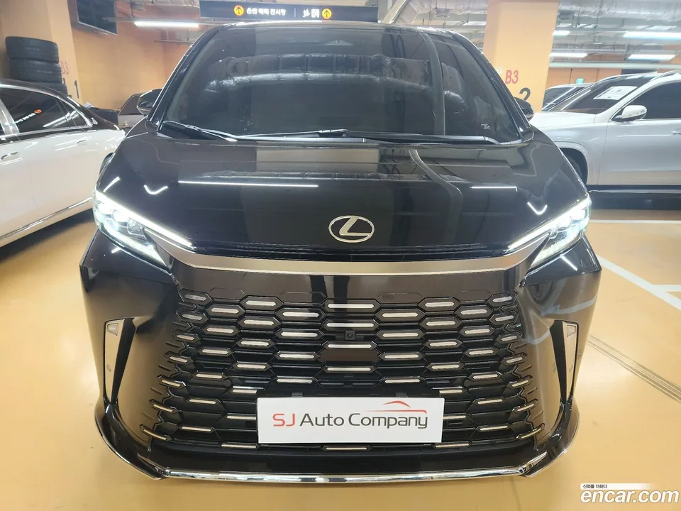 Lexus LM 500h 2024 — фото 1, купить с доставкой в Москву