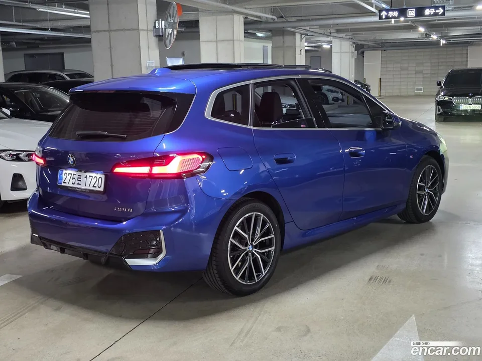 BMW 2 Series Active Tourer 220i M 2025 — миниатюра 2