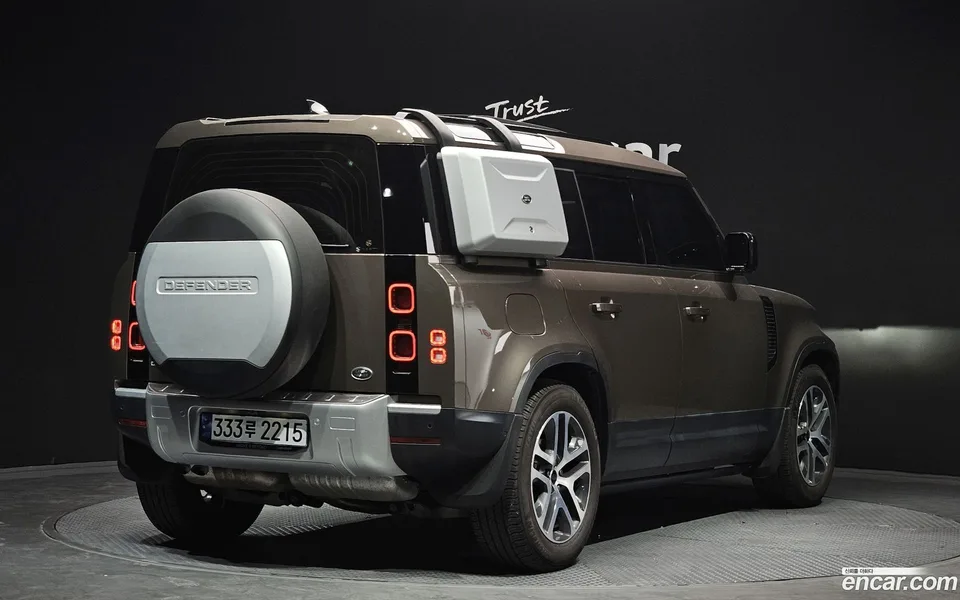 Land Rover Defender 110 D250 SE 2023 — миниатюра 2