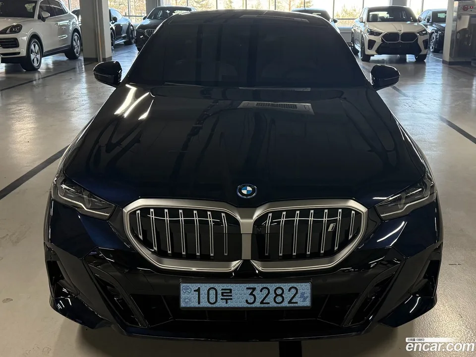 BMW i5 eDrive 40 M 2026 — фото 1, купить с доставкой в Москву