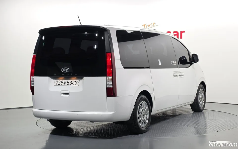 Hyundai Staria L3.5 11 2024 — миниатюра 2