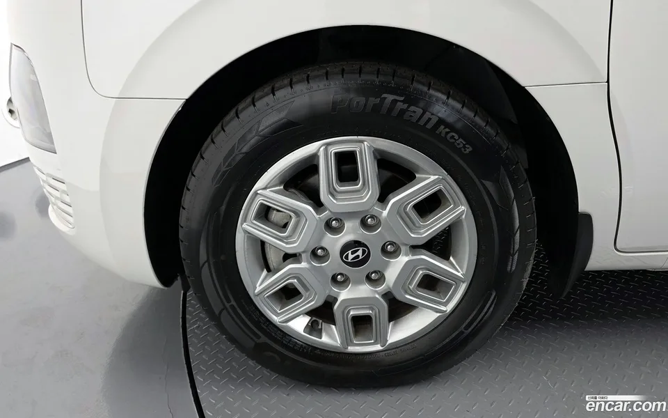 Hyundai Staria L3.5 11 2024 — миниатюра 5