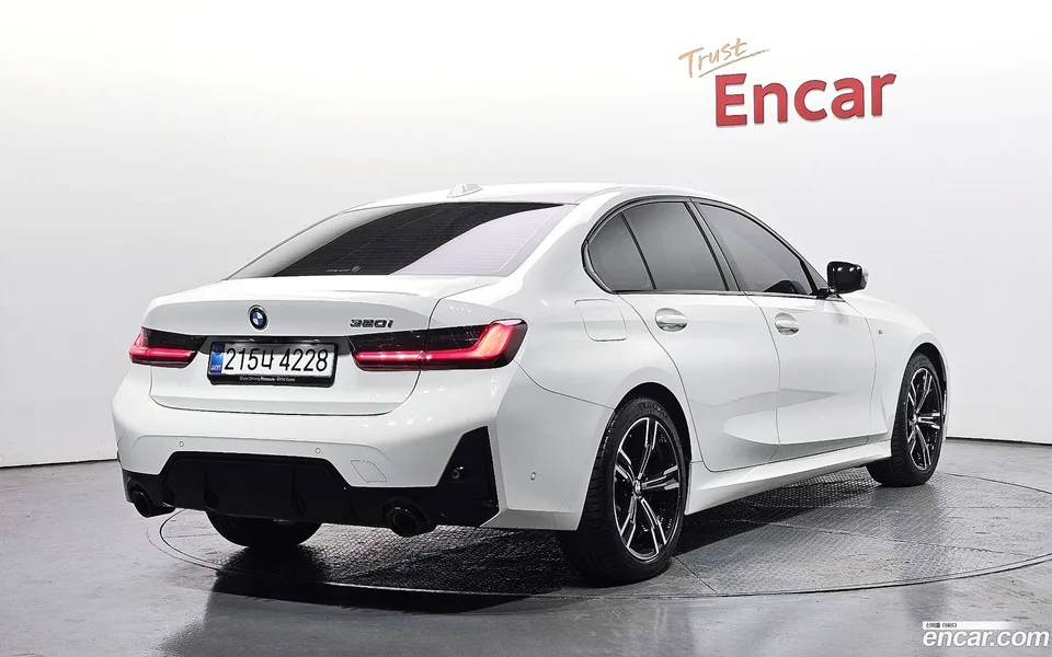 BMW 3 Series 320i M 2025 — миниатюра 2