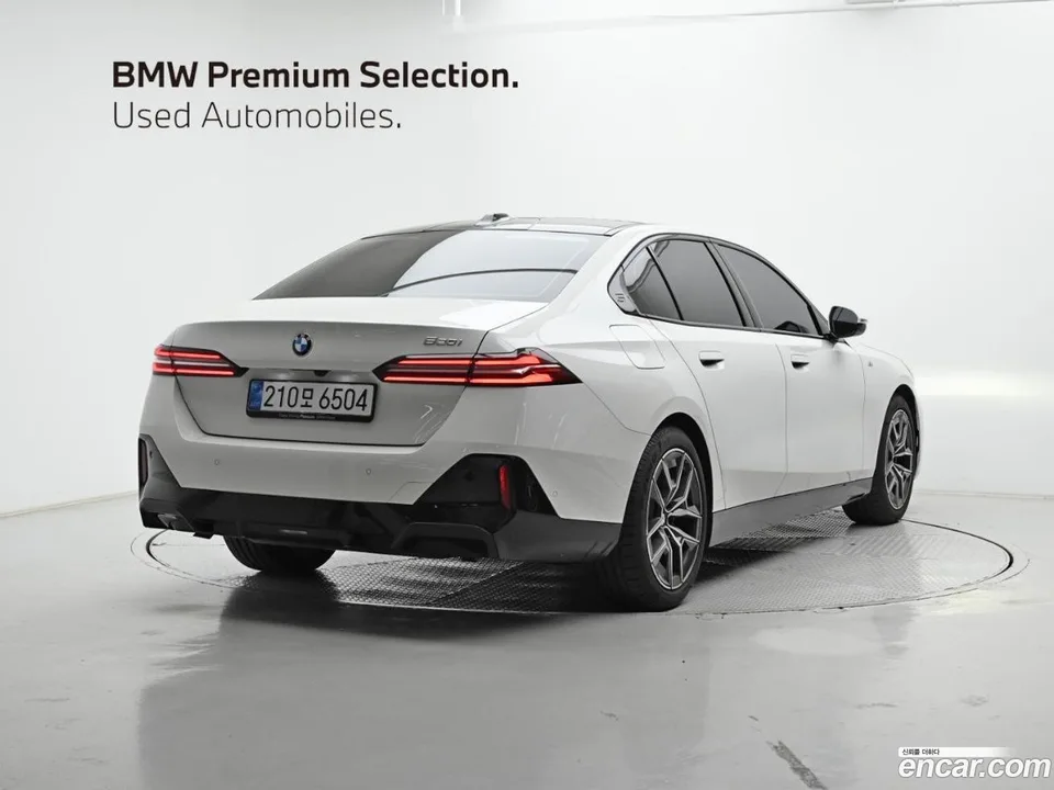 BMW 5 Series 520i M 2025 — миниатюра 2