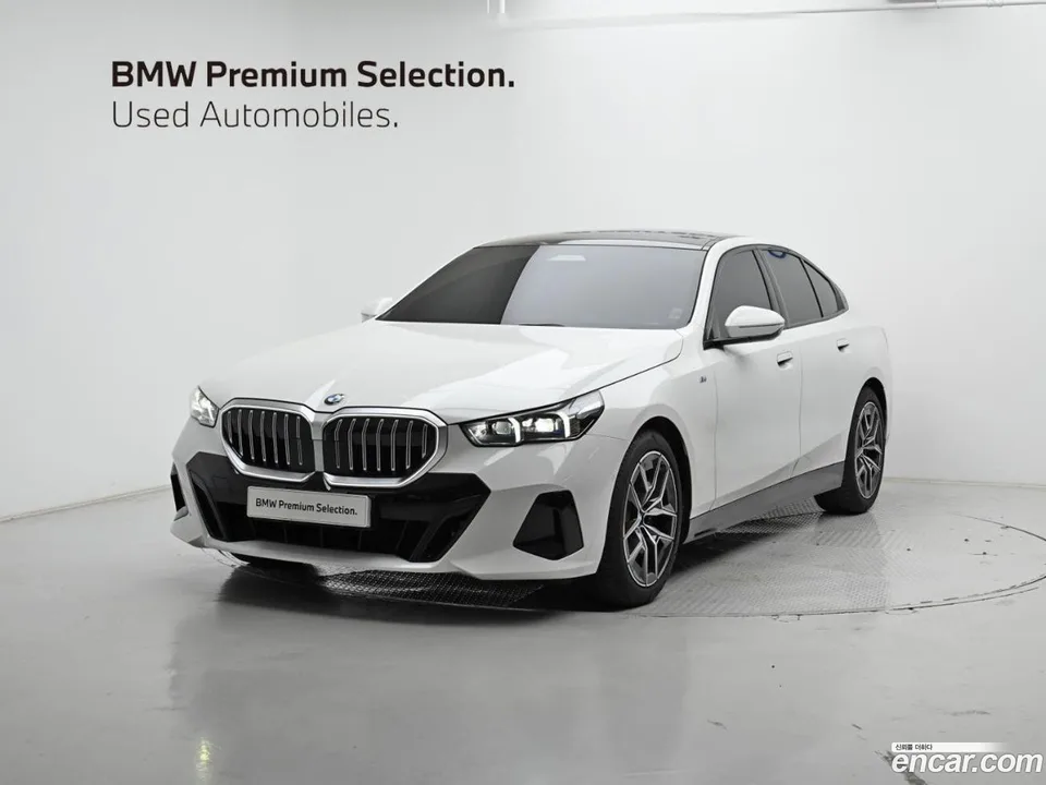 BMW 5 Series 520i M 2025 — фото 1, купить с доставкой в Москву