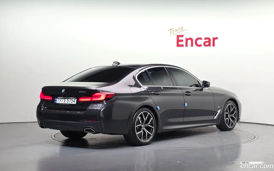 BMW 5 Series 530i M 2023 — миниатюра 2