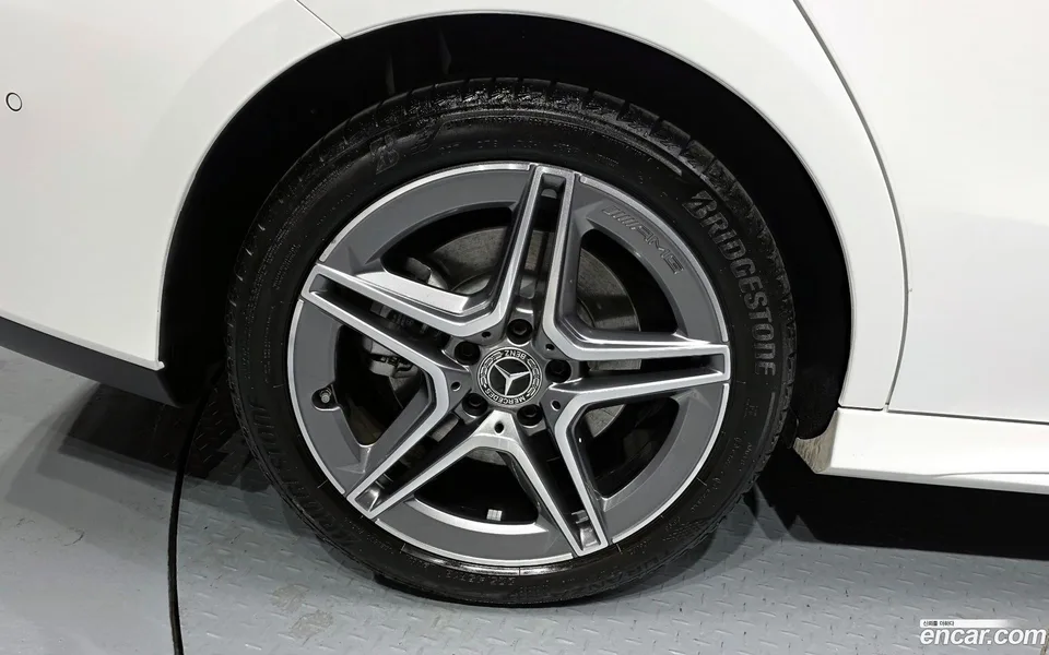 Mercedes-Benz CLA-Class CLA250 4MATIC 2025 — миниатюра 5