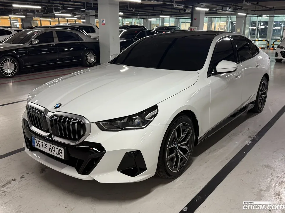 BMW 5 Series 523d M 2026 — миниатюра 2