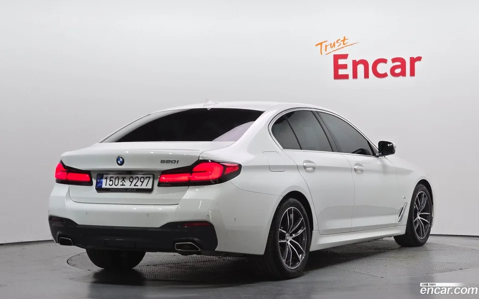 BMW 5 Series 520i M 2023 — миниатюра 2