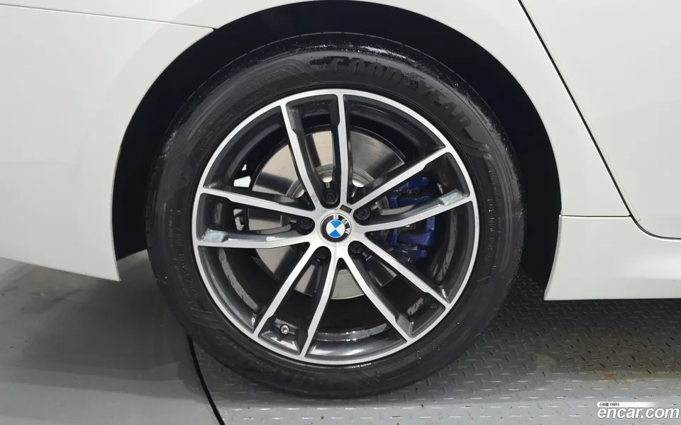 BMW 5 Series 520i M 2023 — миниатюра 5